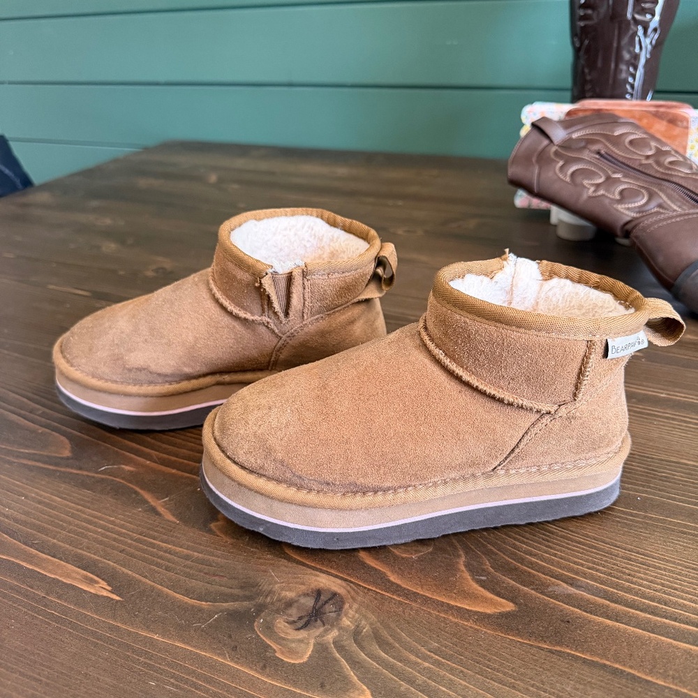 Girls bearpaw boots